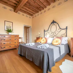 https://augustos-apartment-2.it-tuscanyhotel.com